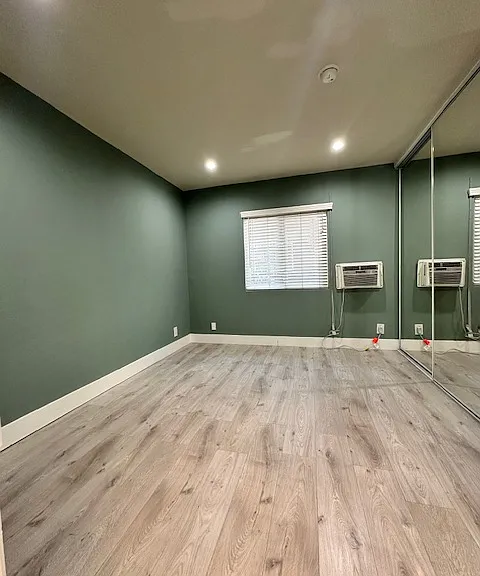 7555 De Longpre Ave #4 — Photo 2