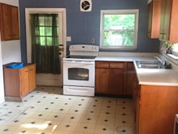 2nd image of 12 Faye Dr