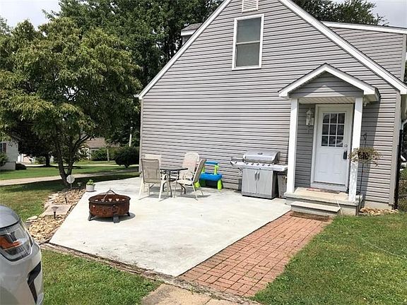 3rd image of 17 Manor Way