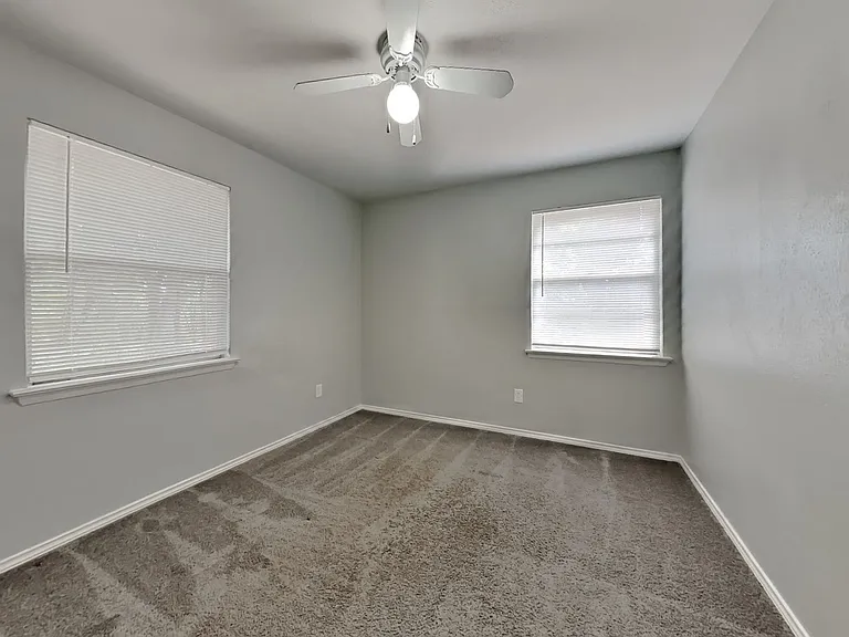 4349 Chestnut Dr — Photo 11