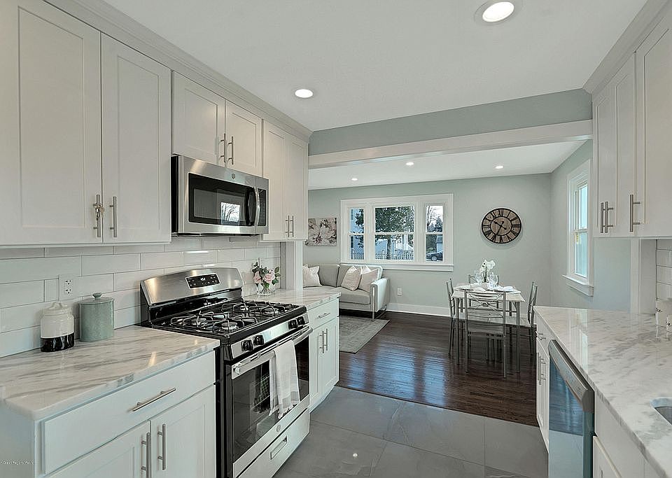 2nd image of 51 Pear St