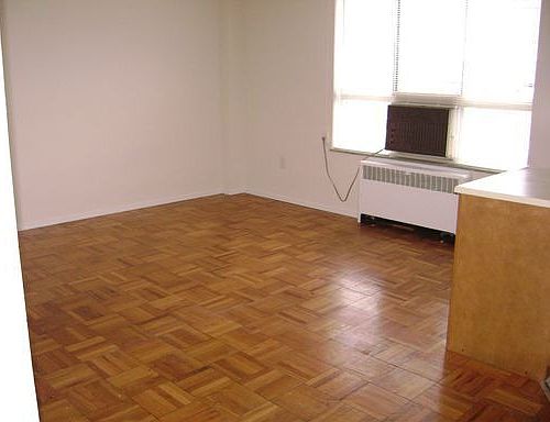 3rd image of 518 E Town St APT 520