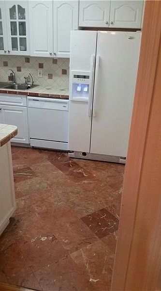 2nd image of 5 Veragua Ave