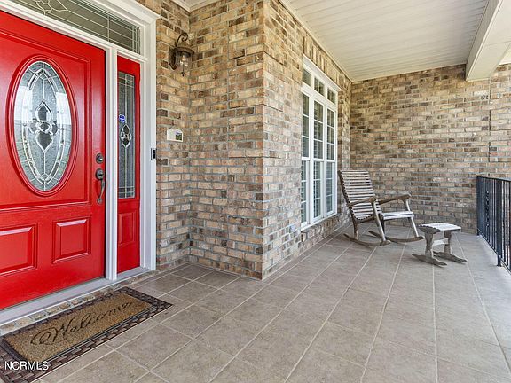 4th image of 413 Golf View Drive