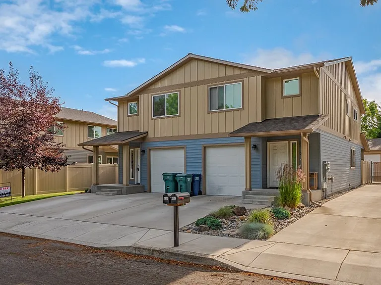 2844 N Carriage Ct — Photo 1