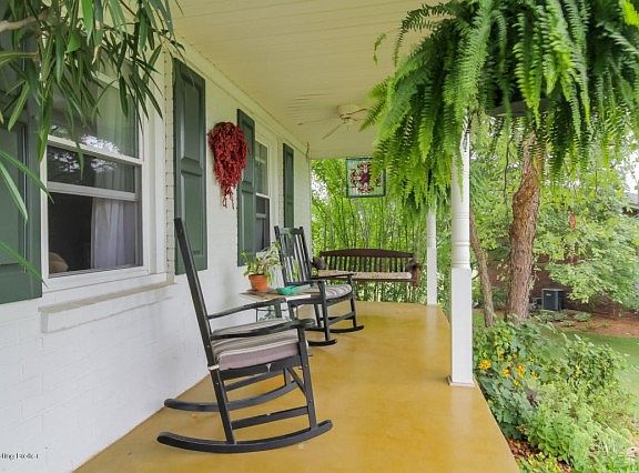 4th image of 399 Kentucky Ct