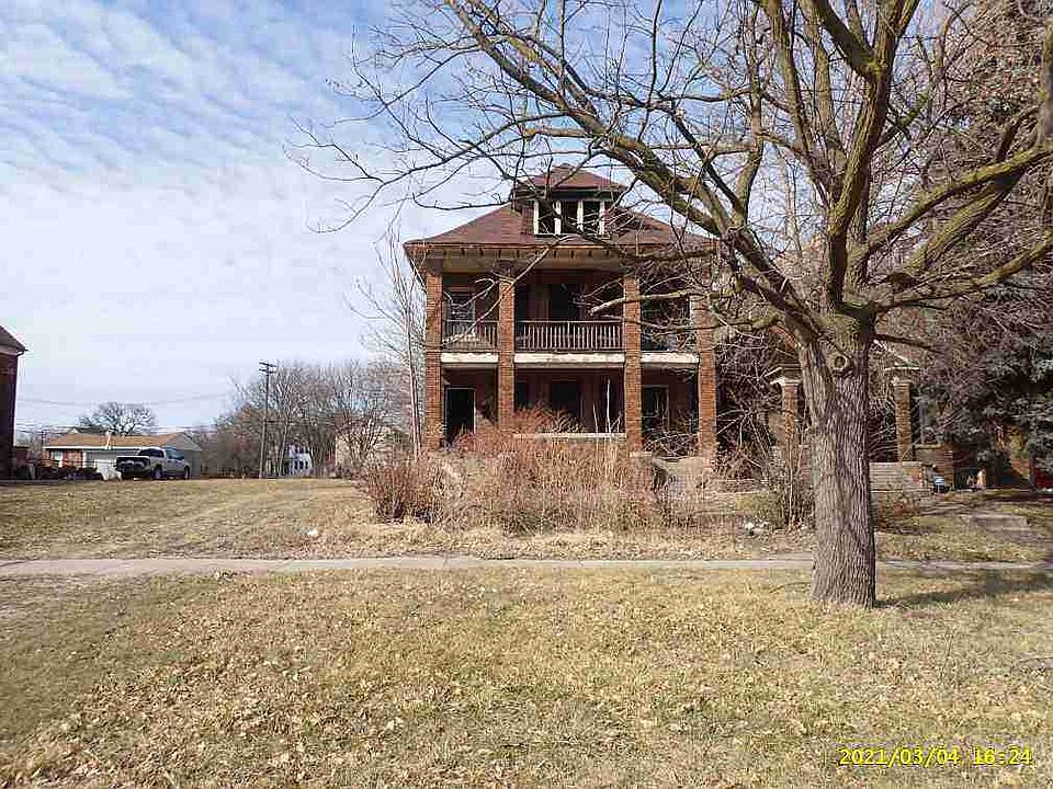 1828 E Grand Blvd