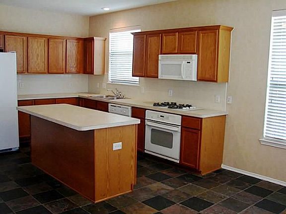 4th image of 2002 Woodhaven Ln