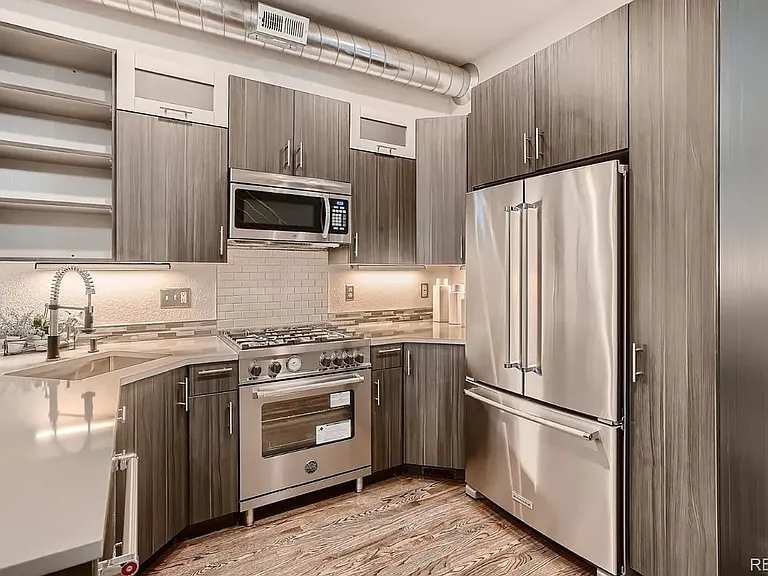 3308 Curtis St — Photo 7
