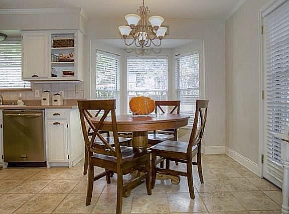 5th image of 2403 Palo Alto Dr