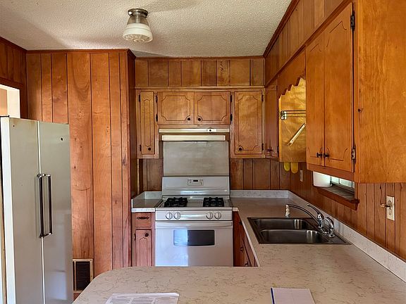 3rd image of 607 W Lee St