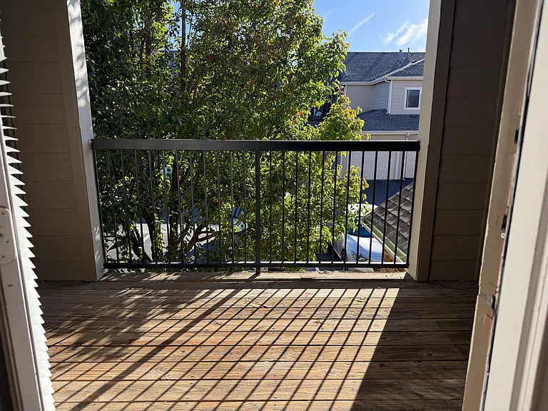 E Mainstreet — Photo 1