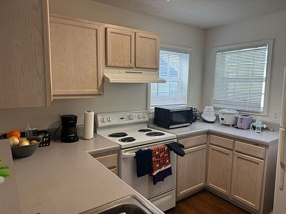 4th image of 102 University Village Dr #I