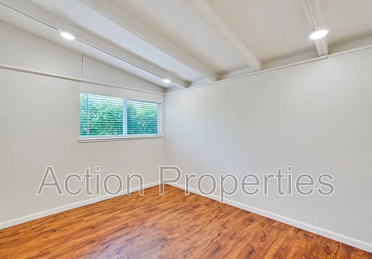 1343 Torrance Ave — Photo 15