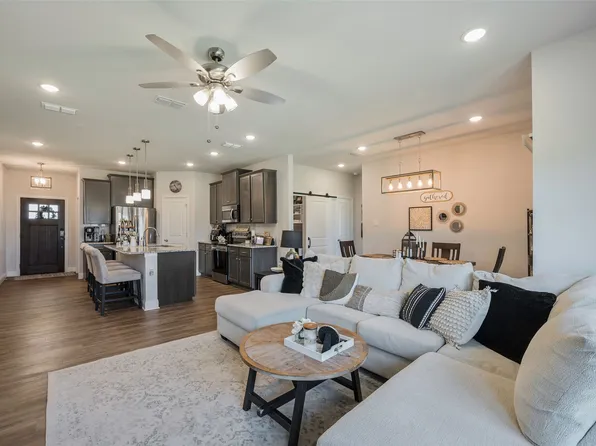 117 Mustang Dr, Gainesville, TX 76240