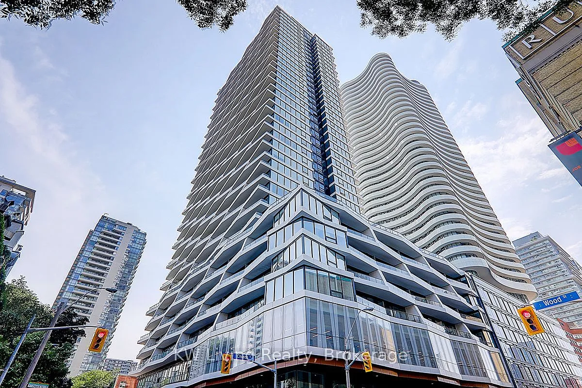Axis Condo — Photo 1