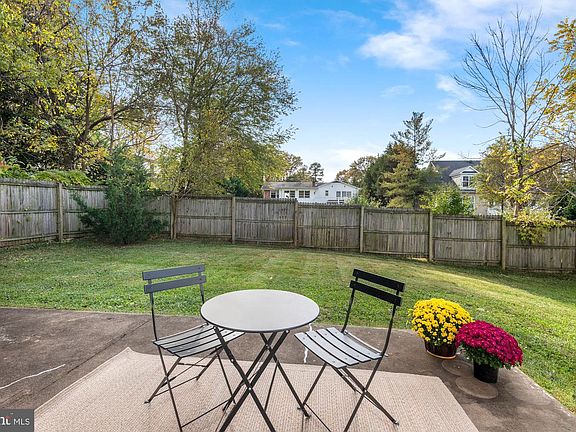 4th image of 811 Mosby Hollow Dr
