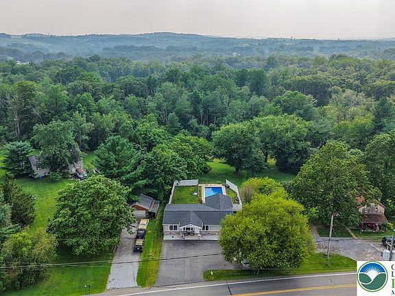 3rd image of 3695 Mountain View Dr