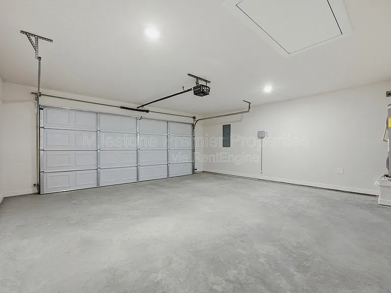 1819 Boxwood Dr — Photo 22