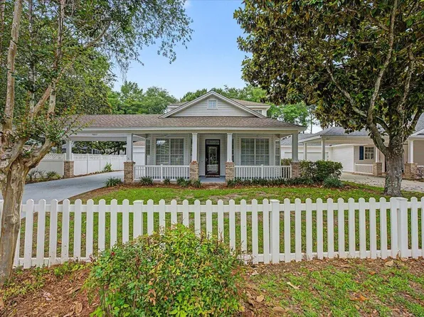 4315 American Poets Dr, Niceville, FL 32578