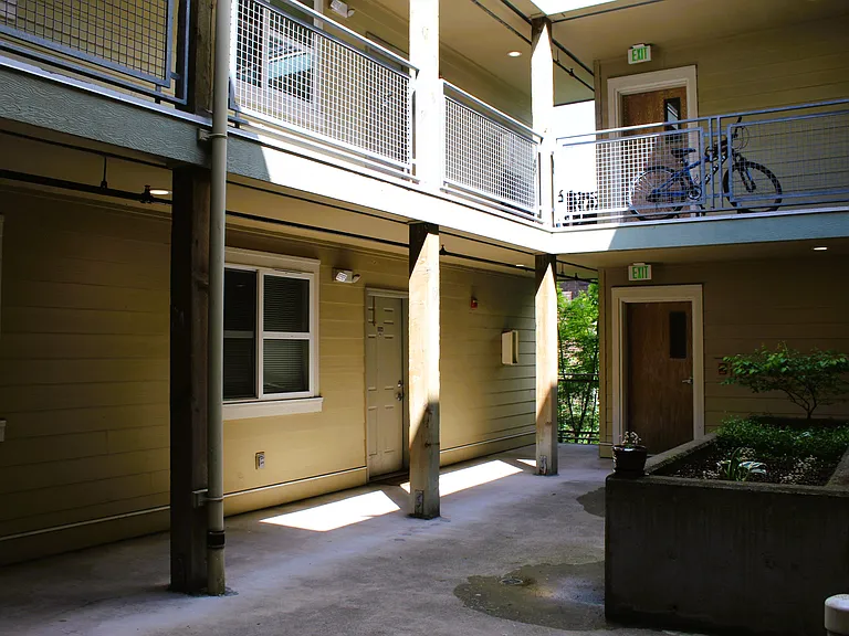 Main Place II — Photo 7