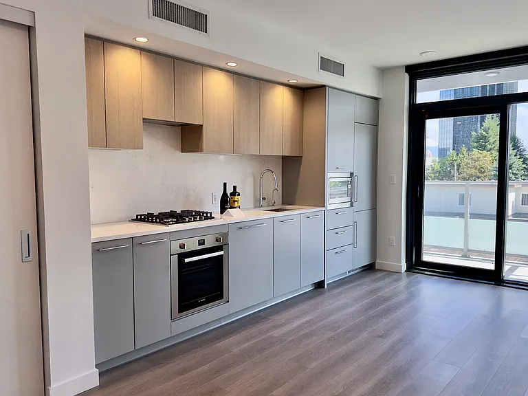 6608 Sussex Ave #4 — Photo 2