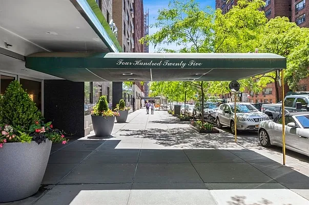 Sold by Corcoran | media 19