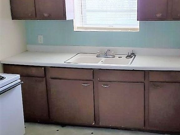 4th image of 223 E 2nd St APT 4