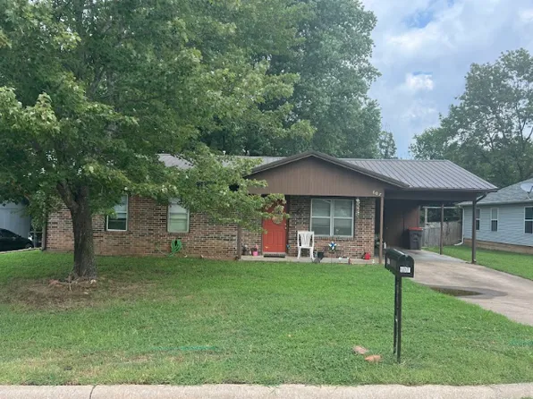 607 E 4th Pl, Grove, OK 74344