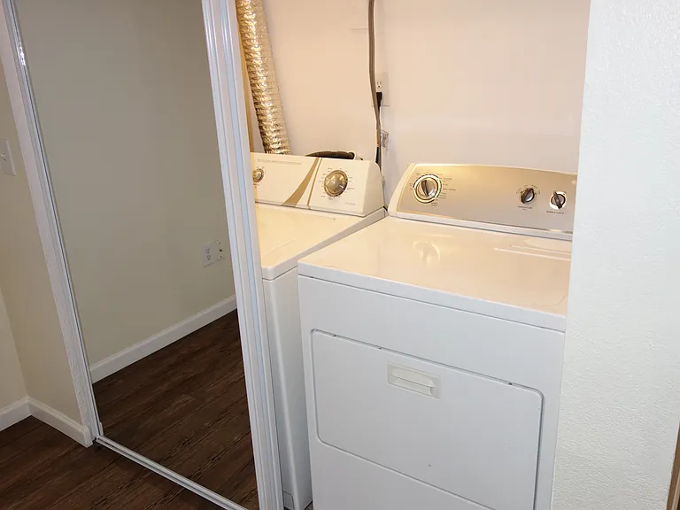 Heatherstone Park Apartments — Photo 22