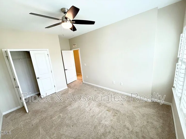 537 Austin View Blvd — Photo 35