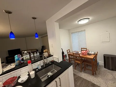3 bed, 984 sqft, $1,100 — Photo 3