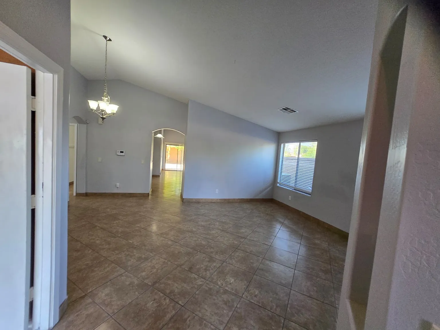 4 bed, 1861 sqft, $2,200 — Photo 3