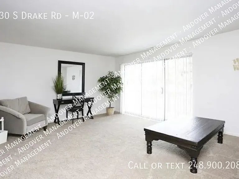 330 S Drake Rd #M-02 — Photo 3