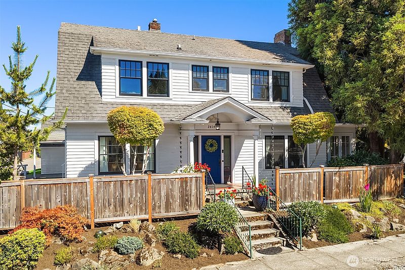 2nd image of 2414 Belvidere Avenue SW