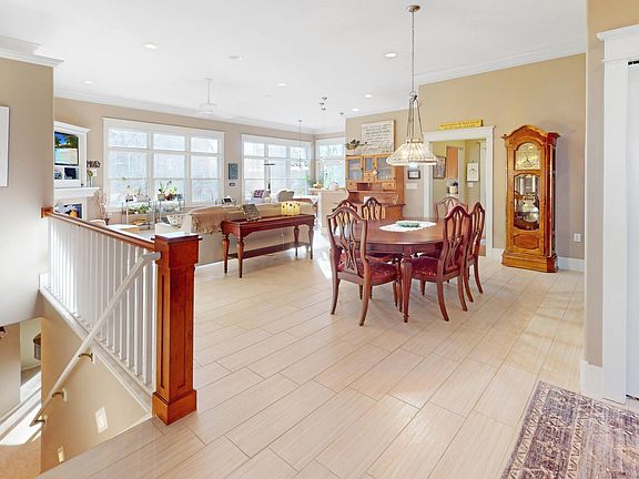 3rd image of 4005 Timberland Dr SE