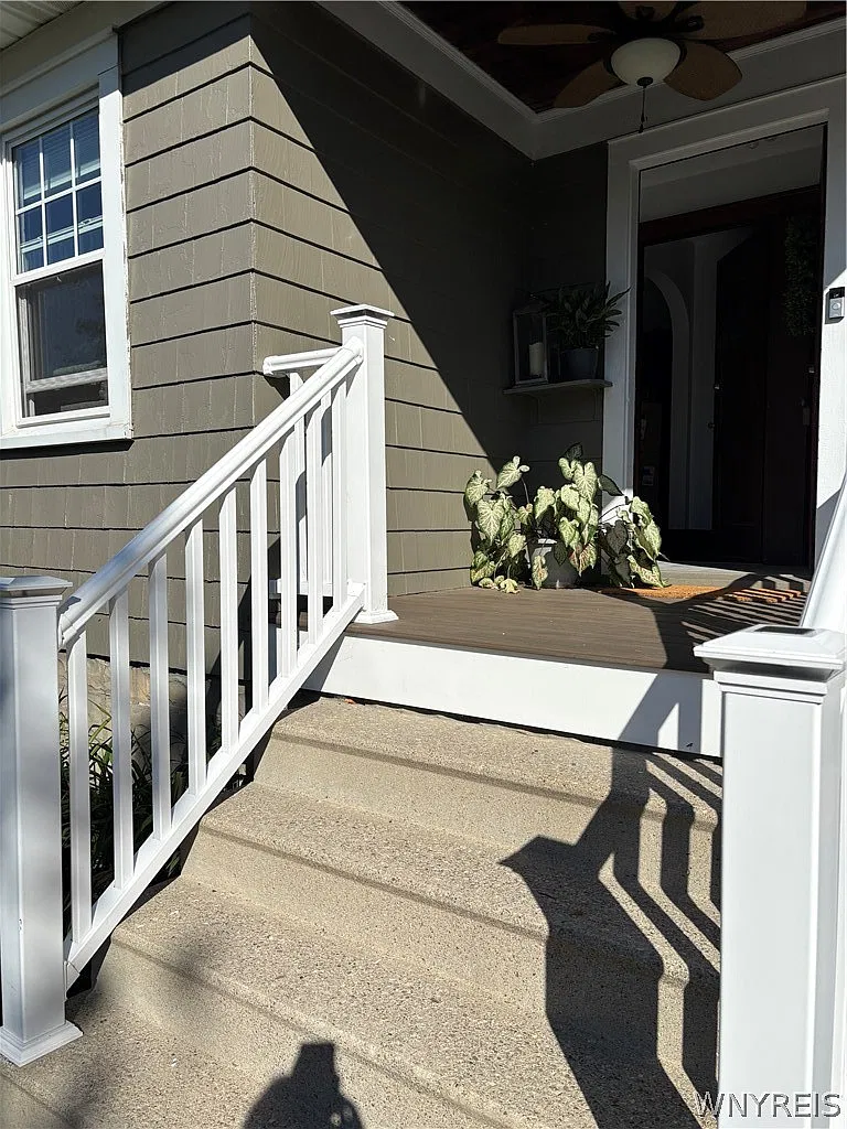 3 bed, 1.0 bath, 1100 sqft, $1,750 — Photo 2