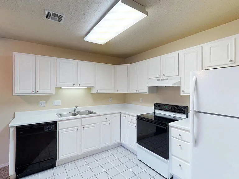 Sierra Vista Apartments — Photo 92