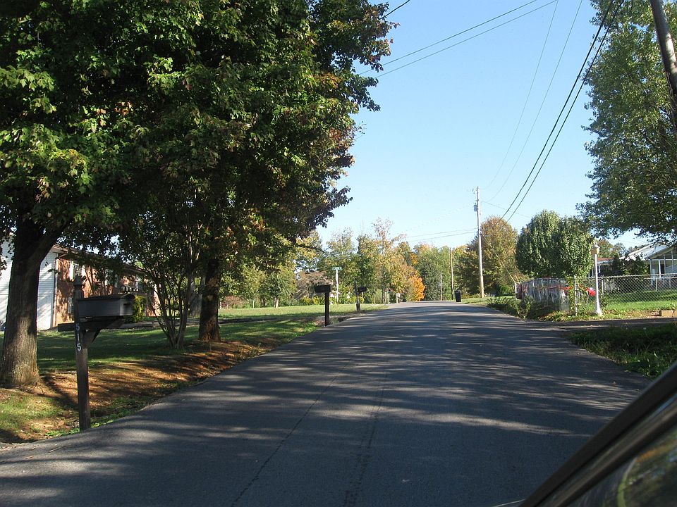 2nd image of 632 Cooper St SE