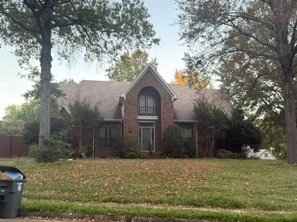 7916 Woodchase Dr, Cordova, TN 38016