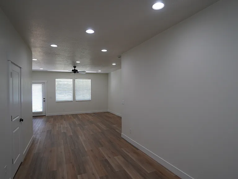 1575 S 150 W — Photo 10