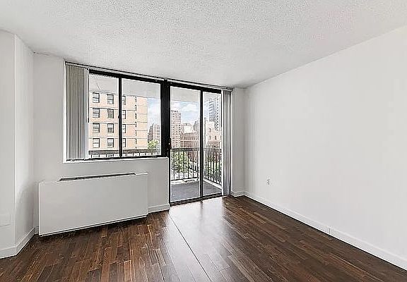 3rd image of 184 Lexington Ave APT 13c