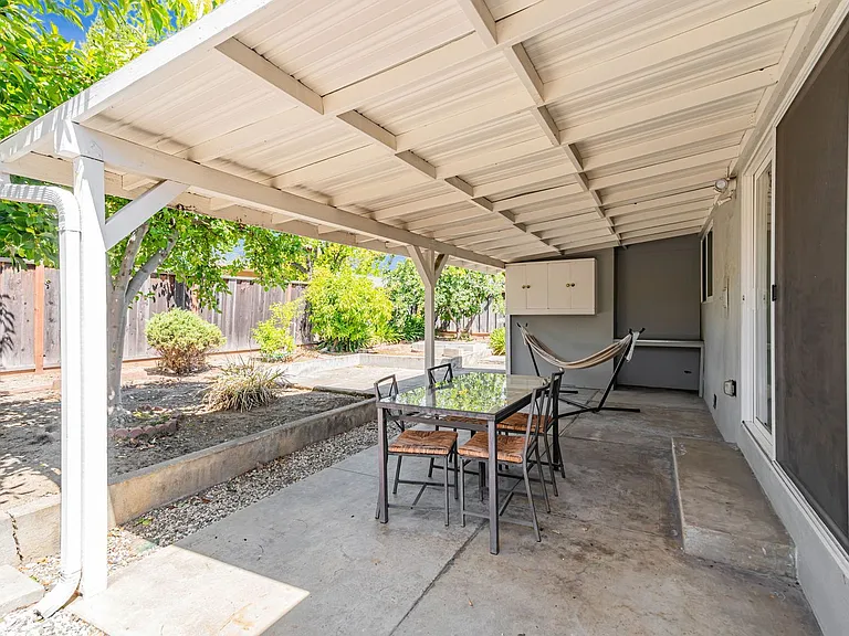 729 Hickory Way — Photo 15