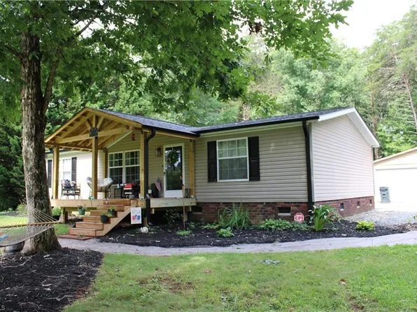 1185 Shagbark Dr, Walnut Cove, NC 27052