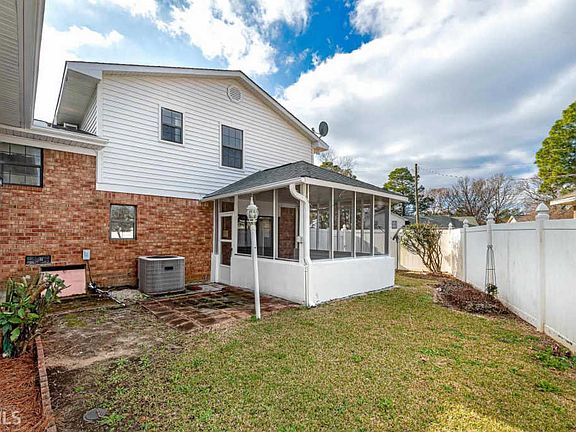 4th image of 3839 Woodlake Dr