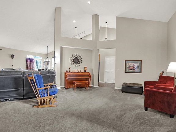 5th image of 2492 McGregor Dr