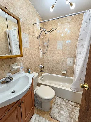 Rented by Astoria Realty | media 6