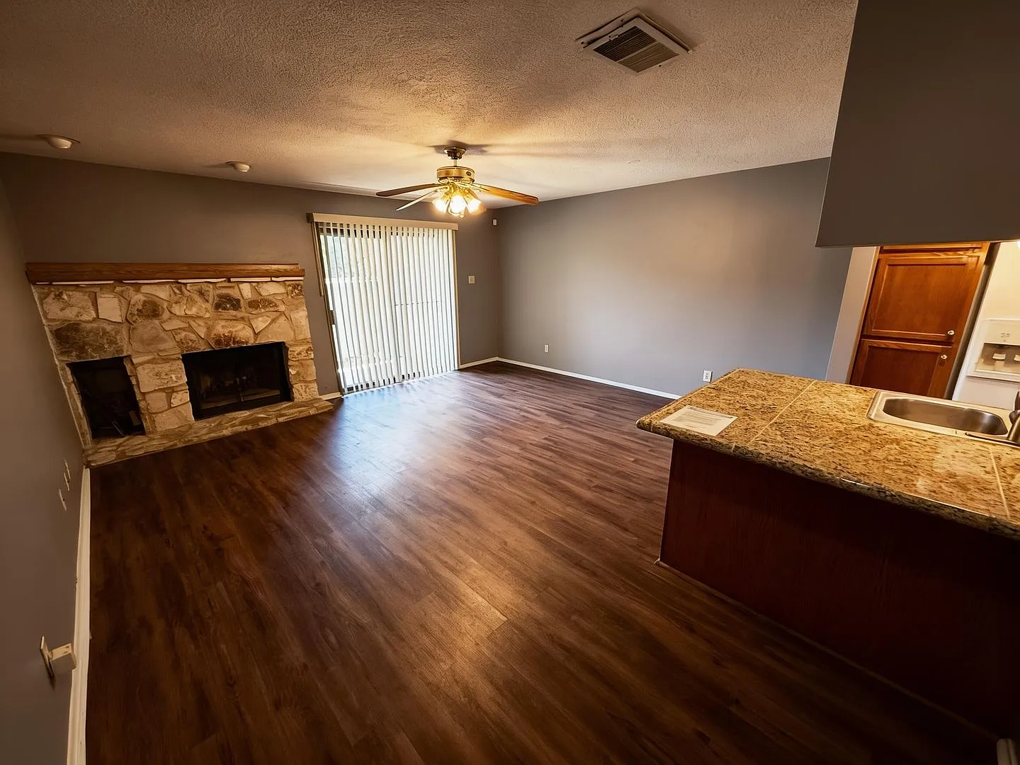 Cozy Medical Center Condo with Fireplace, Community Pool & Included Appliances! — Photo 2
