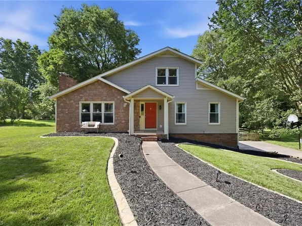 111 Pine Hill Dr, Clemmons, NC 27012