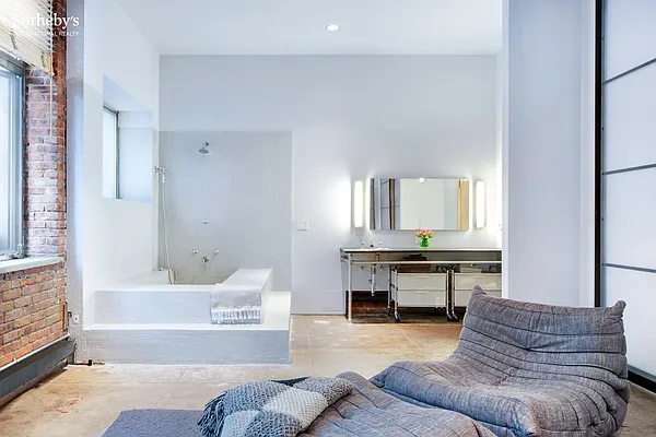 Sold by Sotheby's International Realty | media 10